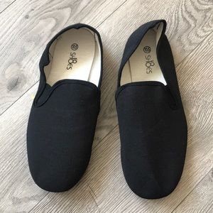 NWOT Mens black low profile slip on shoes cotton